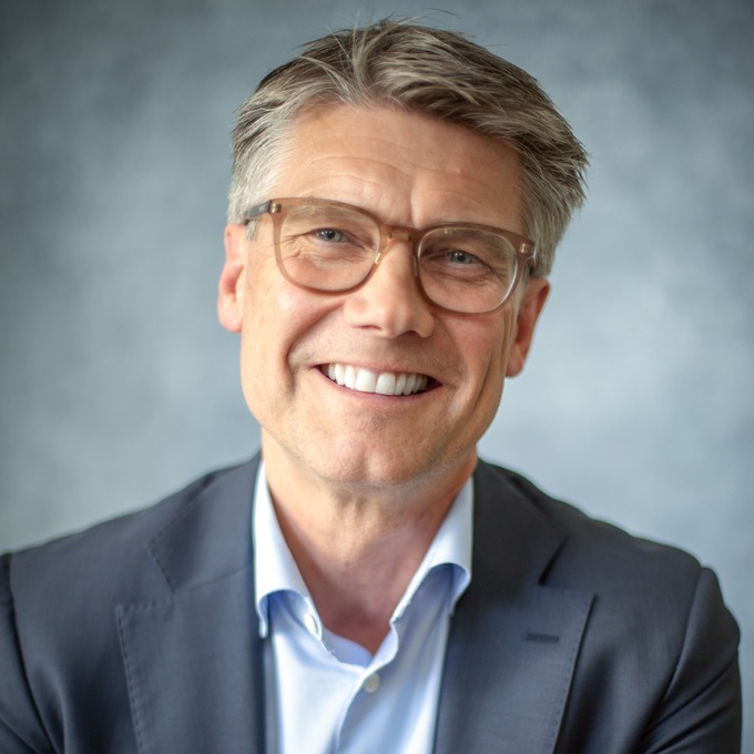 Fredrik Erlandsson — Financial Communications & Investor Relations adviser, Henson's Consulting